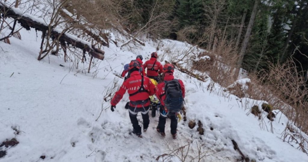 Val de intervenții ale salvamontiștilor. Peste 70 de persoane au fost salvate, 32 au ajuns la spital
