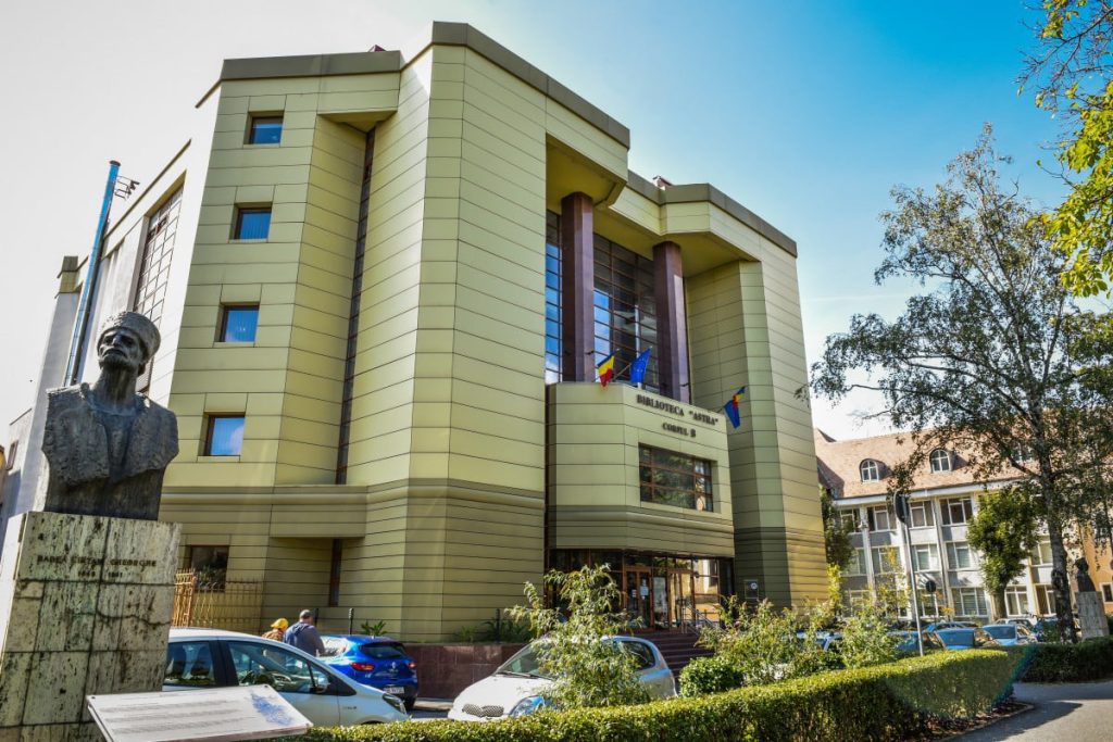 Noaptea Muzeelor la Biblioteca Astra: Tur de noapte în parcul Astra, ateliere pentru copii și vizite ghidate în sediul istoric al bibliotecii