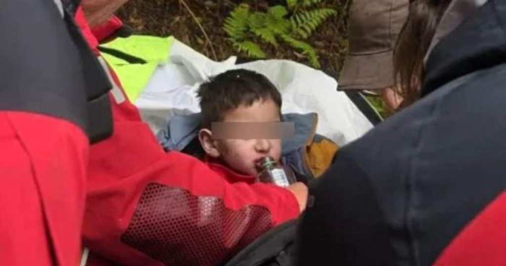 Noi informații despre copilul care a stat 48 de ore în pădure, în Sibiu. Ce se întâmplă cu micuțul Alexandru