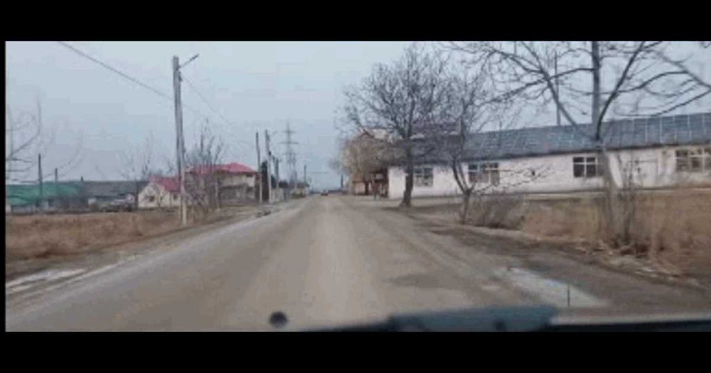 Un drum județean neamenajat blochează deschiderea celui mai nou tronson din Autostrada Moldovei. Legătura cu E85 ar fi un pericol real