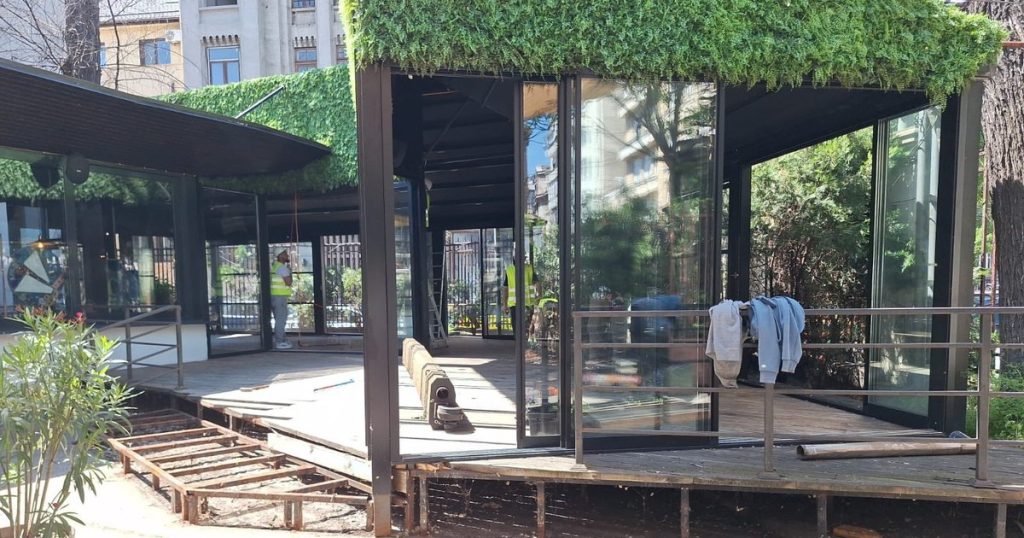 Cum a subînchiriat ilegal PNȚCD sediul de la Primărie: restaurantul din curte, dărâmat cu Poliția Locală