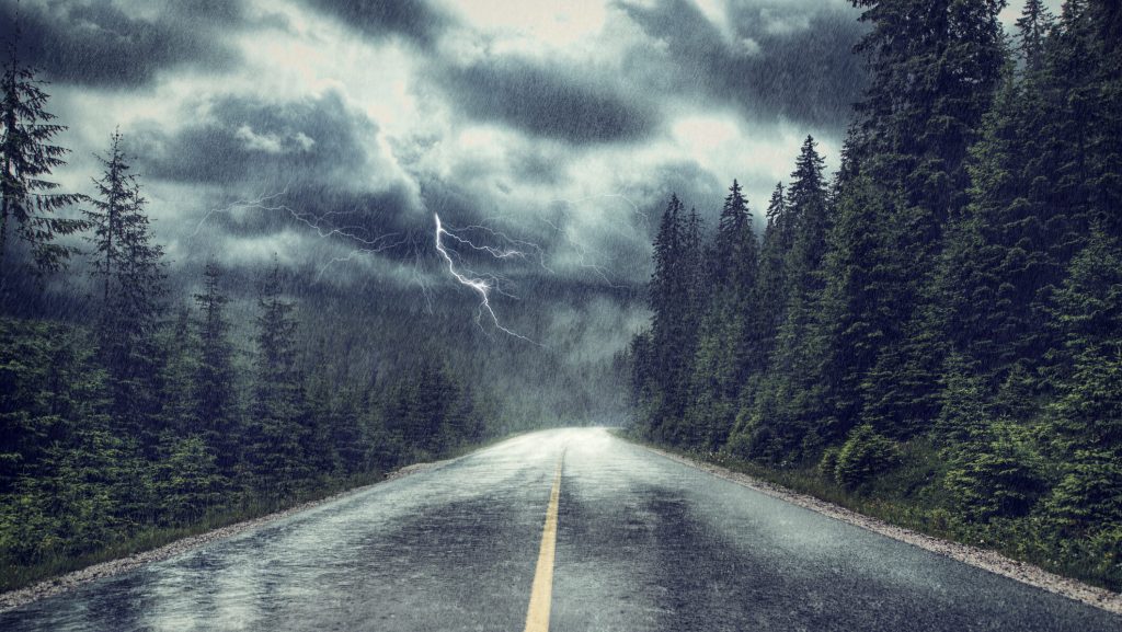 Alertă meteo de la ANM: Ploi torenţiale, descărcări electrice, grindină şi vânt puternic în estul ţării, de marţi până sâmbătă