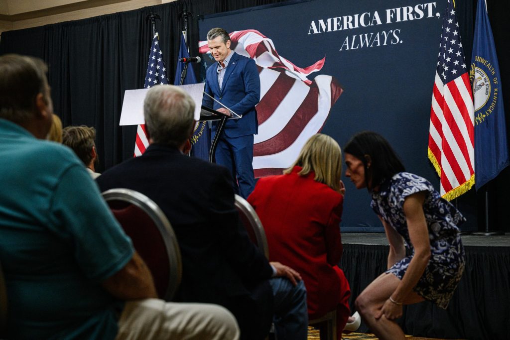 Pete Hegseth face un pas extrem de neobișnuit în lateral, de la atribuțiile lui de șef al Pentagonului, pe timp de război