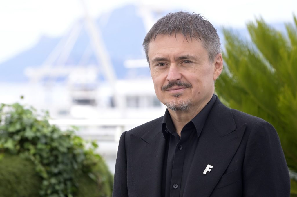 Ce spune Cristian Mungiu despre noul său film „Fjord”, ovaţionat îndelung la premiera de la Cannes. Pelicula, printre favoritele la câștigarea trofeului Palme d’Or