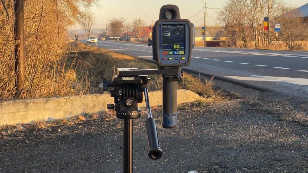 Conduceți responsabil și respectați normele rutiere în timpul deplasărilor! Polițiștii din Alba acționează cu sistemul de monitorizare a traficului e-SIGUR