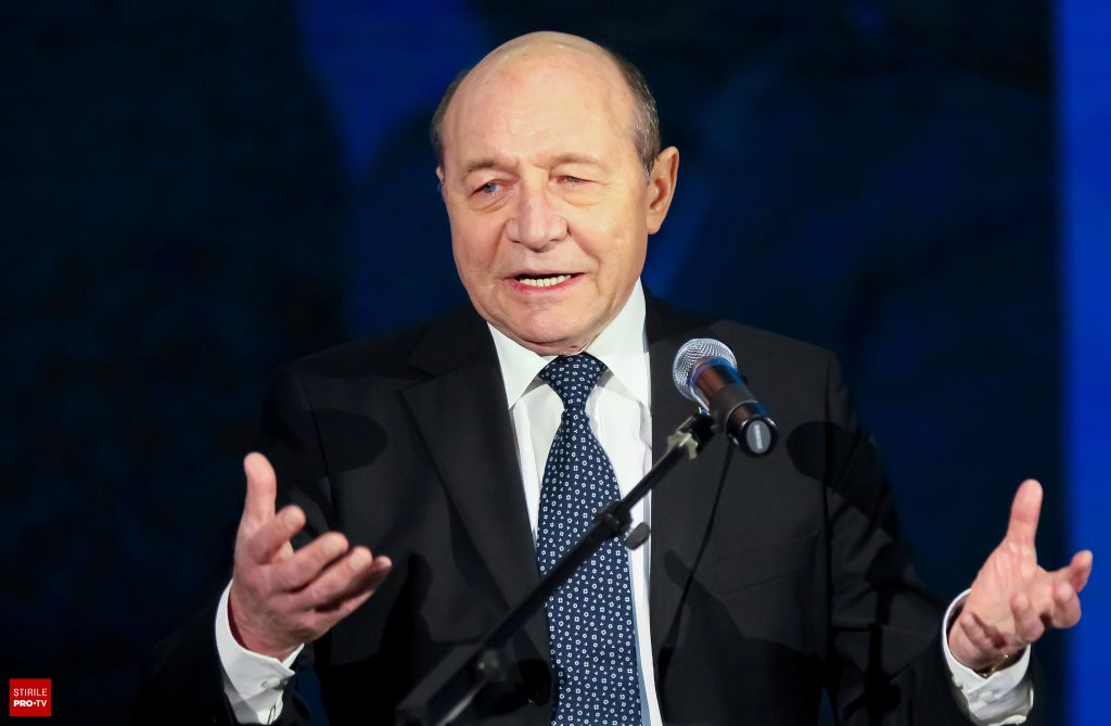 Traian Băsescu, despre criza politică: Pur şi simplu nişte amatori de proastă calitate, care îngroapă ţara. Nişte caraghioşi