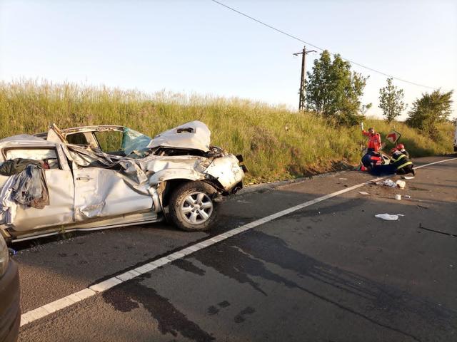Hunedoara: Un bărbat de 74 de ani a murit după ce a intrat cu maşina într-un cap de pod / Într-un alt accident rutier, un bărbat a fost rănit după ce autoturismul său a lovit remorca unui camion - FOTO