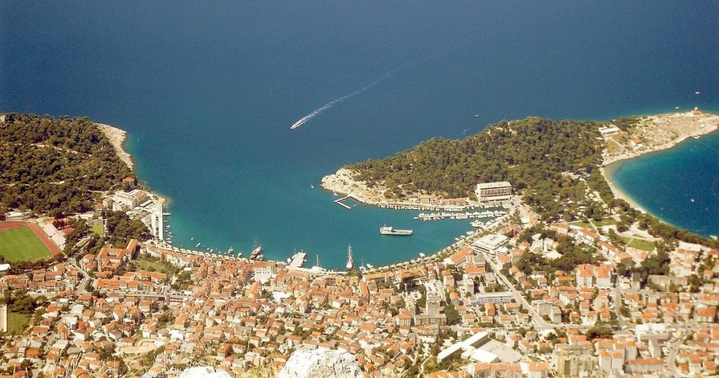 Destinația preferată de vacanță a românilor impune restricții la alcool. Ce se schimbă pentru turiști