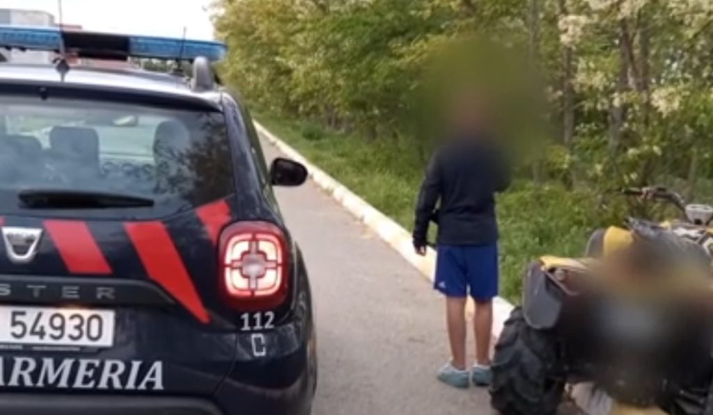 Băiat de 13 ani, prins când conducea un ATV în Constanţa. S-a speriat de jandarmi şi a intrat într-un copac