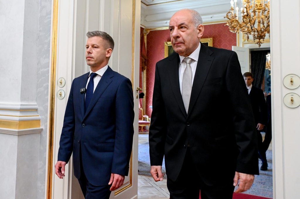 Magyar s-a întâlnit cu președintele Ungariei ca să-i dea un ultimatum: Dacă nu demisionează, va schimba Constituția
