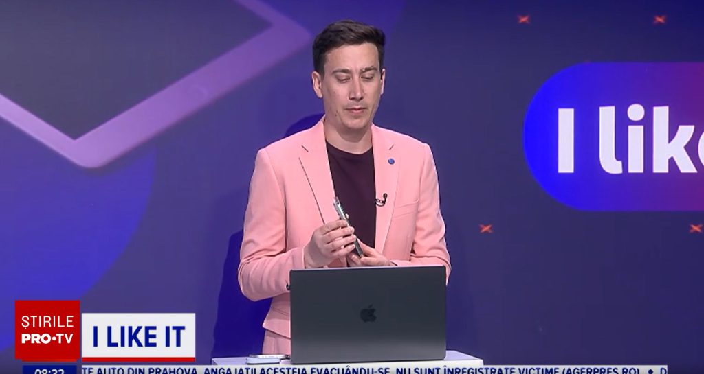 Un nou telefon pliabil intră pe piață. Prin ce impresionează modelul