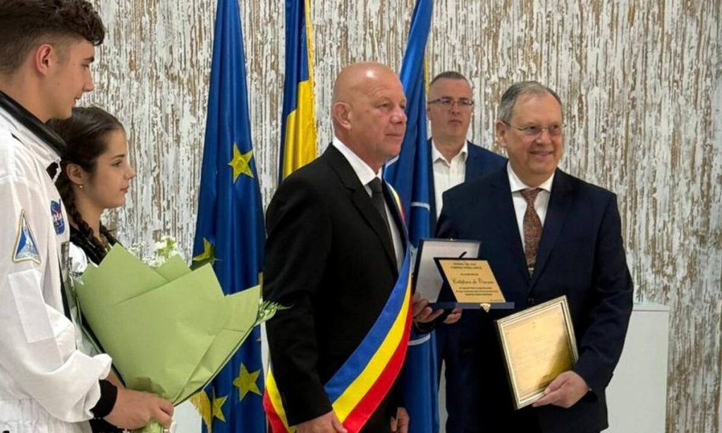 FOTO: Cosmonautul Dumitru Prunariu a primit titlul de cetățean de onoare al comunei Valea Lungă. Ceremonia din 1 iunie