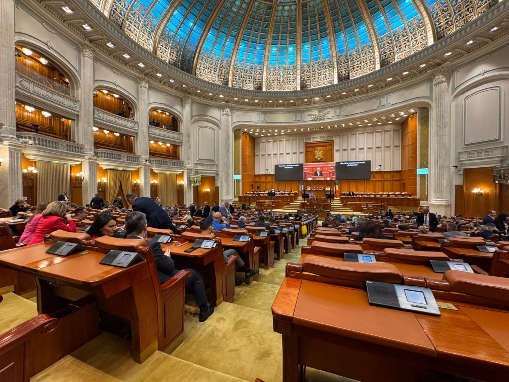 Parlamentarii și-au calculat majorările conform noii legi a salarizării. Se gândesc deja ce vor face cu banii: „Mulți spun populist că i-ar dona”