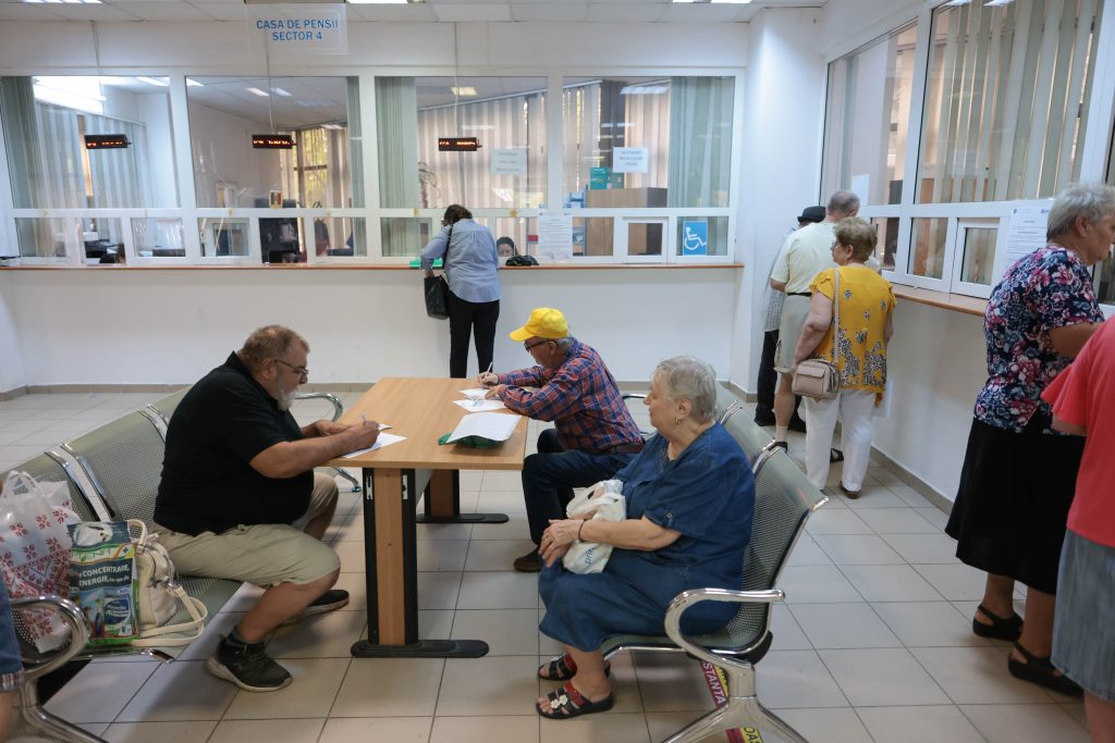 Noua lege a salarizării ar afecta și veniturile angajaților din casele de pensii. Semnalul de alarmă transmis de sindicaliști