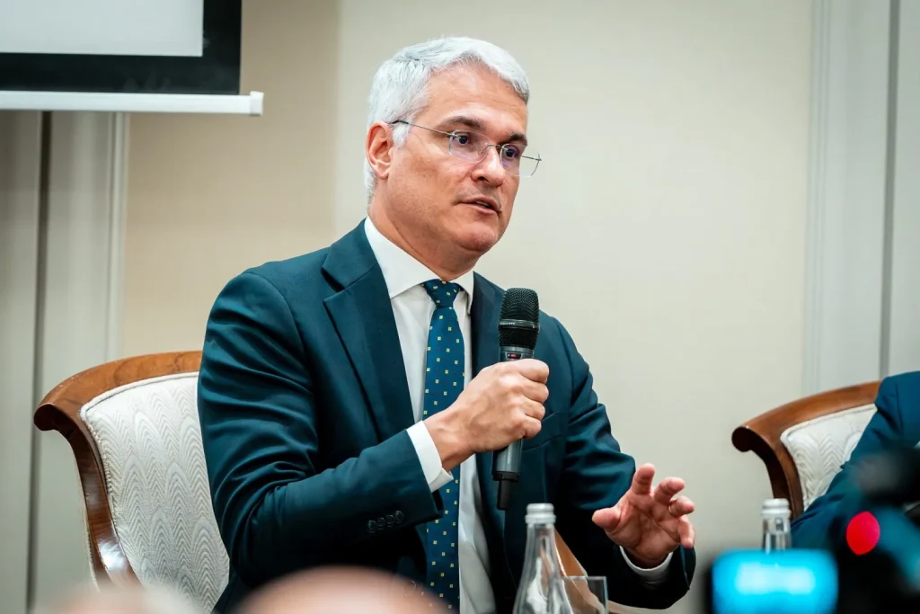 Ministrul interimar al Muncii, la Bruxelles pentru renegocierea finală a PNRR. Ce modificări negociază România