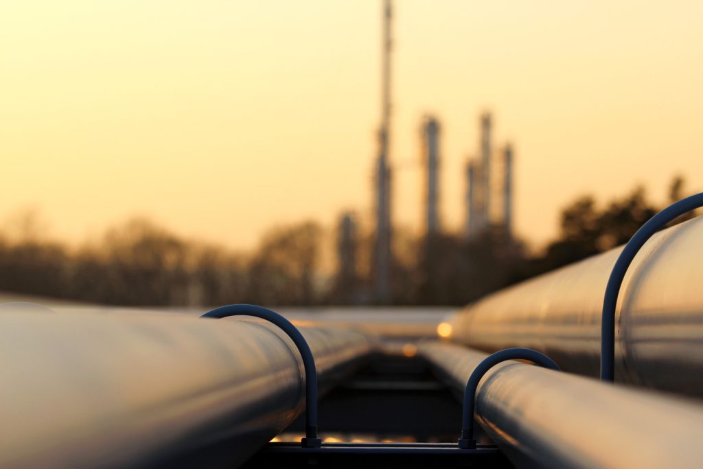 Politico: UE abandonează ideea unei interdicții complete asupra petrolului din Rusia