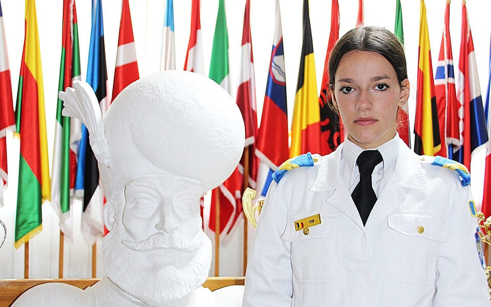 Irina Pop, elevă a Colegiului Național Militar „Mihai Viteazul” Alba Iulia, premiul I la etapa județeană a sesiunii de comunicări științifice la disciplina istorie
