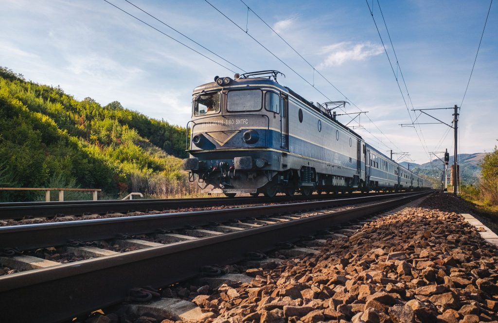 Cât de aproape e momentul în care trenurile nu vor mai circula cu 40 de kilometri la oră: „Vom fi într-o altă realitate” / Cele patru mari șantiere feroviare unde se lucrează acum în țară
