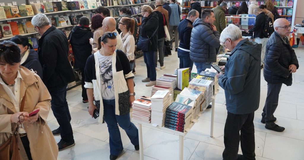 Începe Bookfest 2026, cel mai mare târg de carte din România: maraton de cinci zile cu sute de evenimente, lansări de carte și întâlniri cu autori celebri