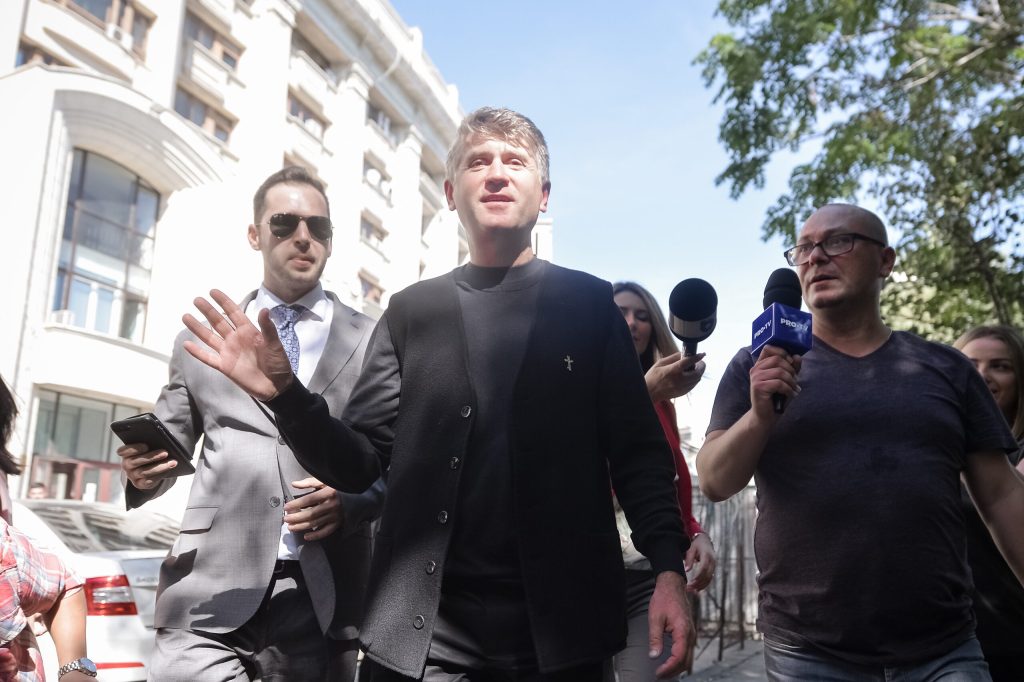 Percheziții la Cristian Pomohaci: fostul preot, vizat într-un dosar de viol asupra unui minor și agresiune sexuală – surse G4Media