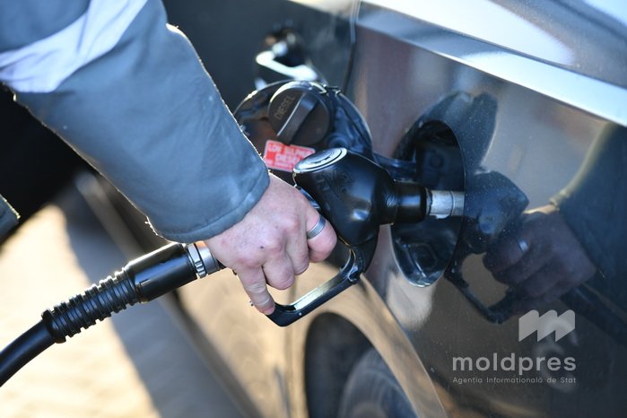 Scădere continuă a prețurilor la carburanți: cât vor achita șoferii pentru benzină și motorină