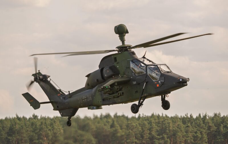 Elicopter al Marinei Regale, prăbușit pe un câmp din sud-vestul Marii Britanii / Zona a fost izolată