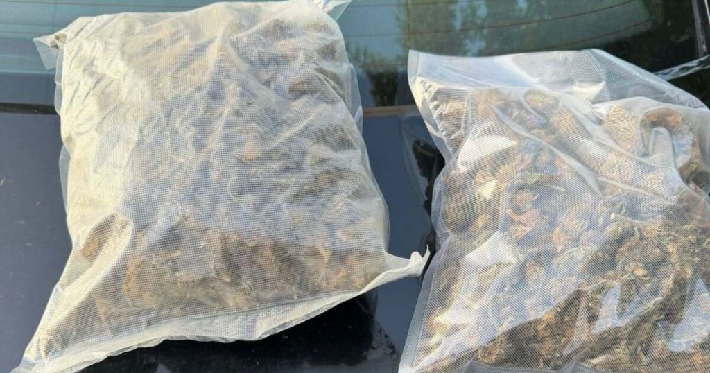 Un turc și doi arădeni, reținuți după ce au vândut 3 kilograme de canabis