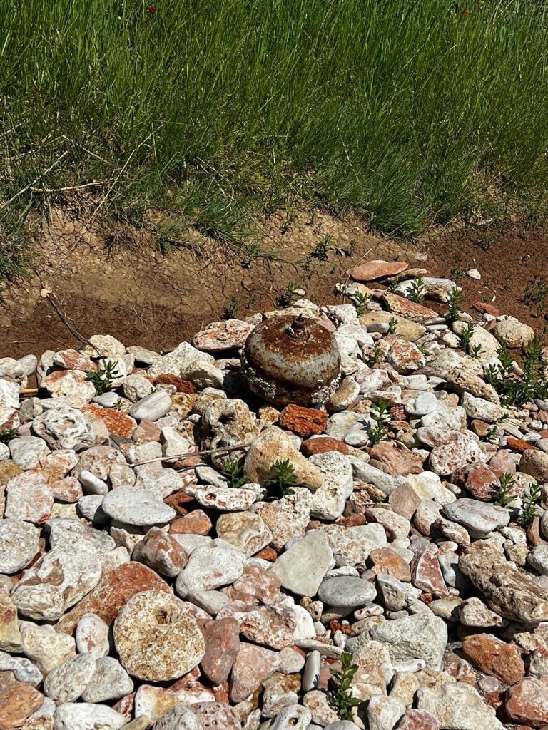 Mină marină descoperită pe plaja dintre Vama Veche şi 2 Mai, detonată de scafandrii militari