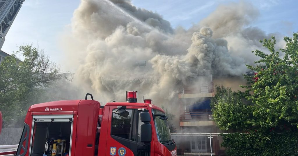 Incendiu la o pensiune din Costinești. Au fost mobilizate mai multe autospeciale