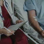 Patronatul Furnizorilor de Servicii Medicale Private avertizează că Ordinul CNAS cu privire la programele naționale de sănătate riscă să întârzie tratamentele pacienților și să le reducă șansele de supraviețuire. Se solicită retragerea ordinului