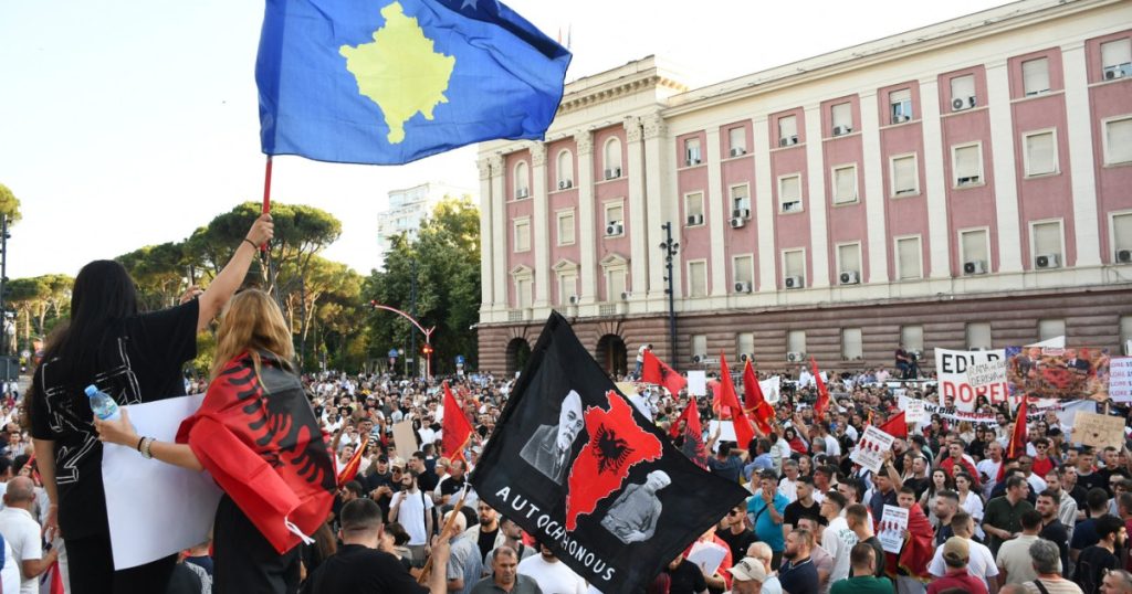 Protestele din Albania împotriva complexului turistic susținut de Jared Kushner iau amploare: A existat o lipsă totală de transparență