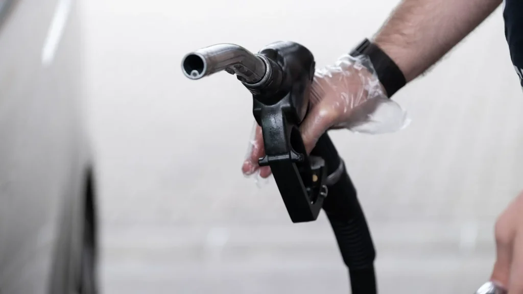 Carburanți 4 iunie. Cât costă un plin în marile orașe din România. Noile prețuri la benzină și motorină