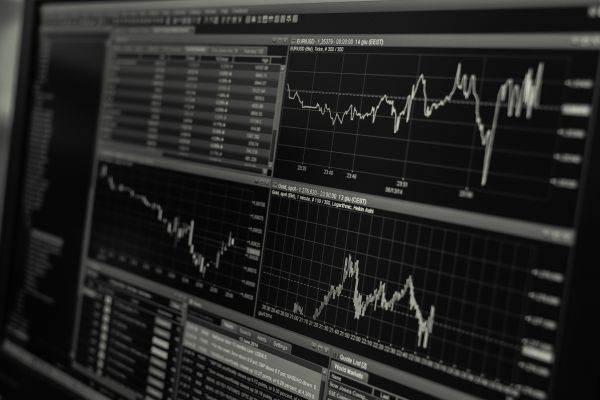 InterCapital lansează primul ETF care urmăreşte indicele WIG30 Total Return din Polonia
