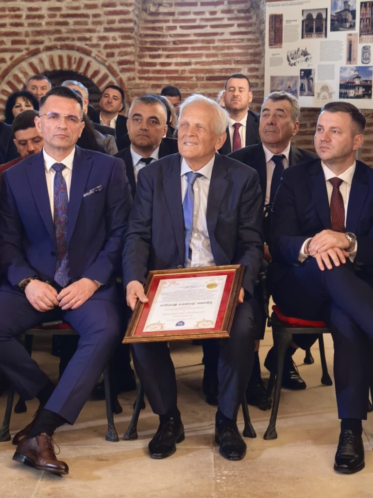 Fostul premier al României, Teodor Stolojan, a primit astăzi titlul de Cetățean de Onoare al Județului Dâmbovița. De ce i s-a acordat distincția