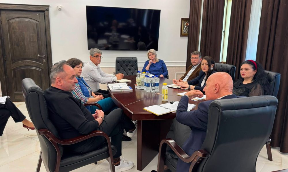 Întâlnire privind proiectele europene, la CJ