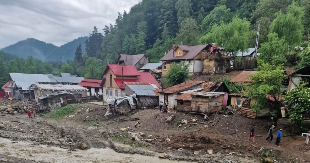 Intervenție dificilă în Buzău pentru salvarea unei femei de 82 de ani cu probleme respiratorii
