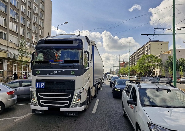 Amenzi de aproape 200.000 lei, aplicate de polițiștii locali unor şoferi de autovehicule de mare tonaj, la Timişoara