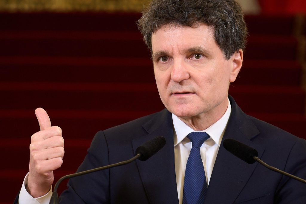 Nicușor Dan, acuzat într-o plângere depusă de AEP la Parchetul General că i-a restituit o datorie surorii sale din banii donați în campanie