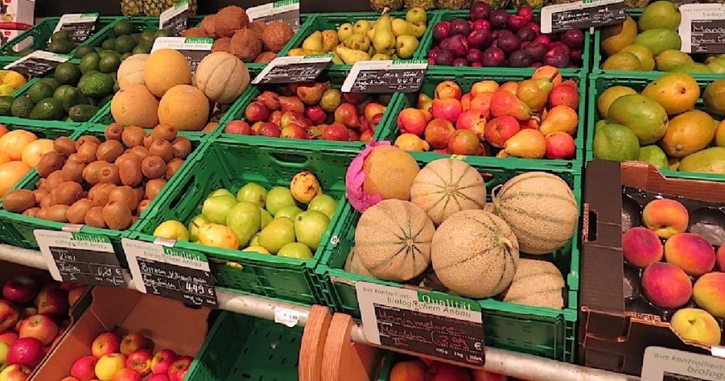 Fructe și legume din import, vândute drept produse românești. MADR a declanșat controale