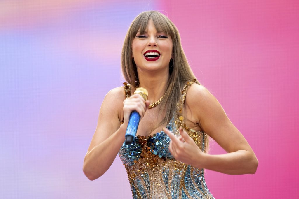 Taylor Swift, cea mai bogată cântăreață din toate timpurile