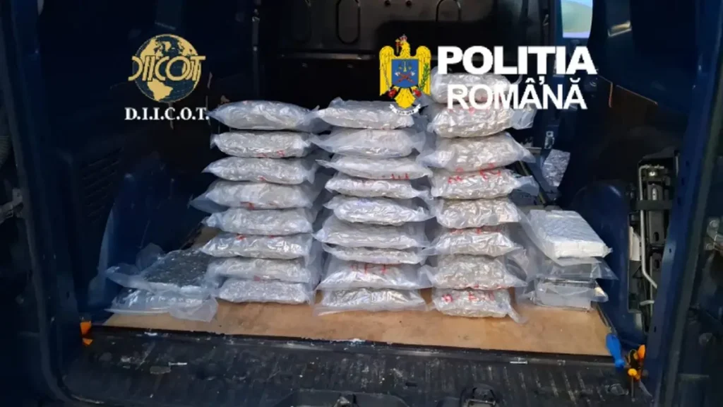 FOTO | Cetățean ucrainean, depistat pe Autostrada A1 cu aproximativ 30 de kilograme de droguri: A fost reținut alături de un român