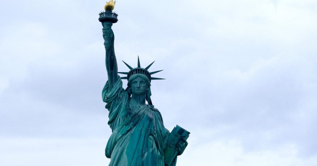 „Trump ar putea distruge Statuia Libertății fără să poată fi oprit”. Discuții tensionate în procesul sălii de bal de la Casa Albă