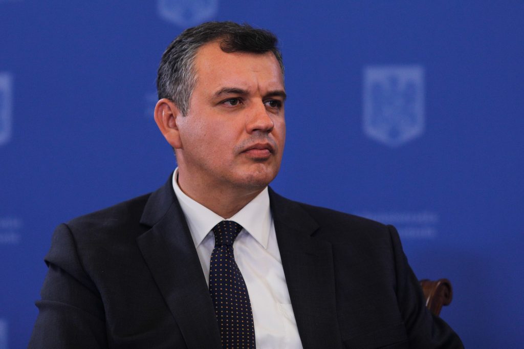 Premierul demis și premierul desemnat, față în față. Când va negocia Eugen Tomac pentru susținerea PNL în Parlament