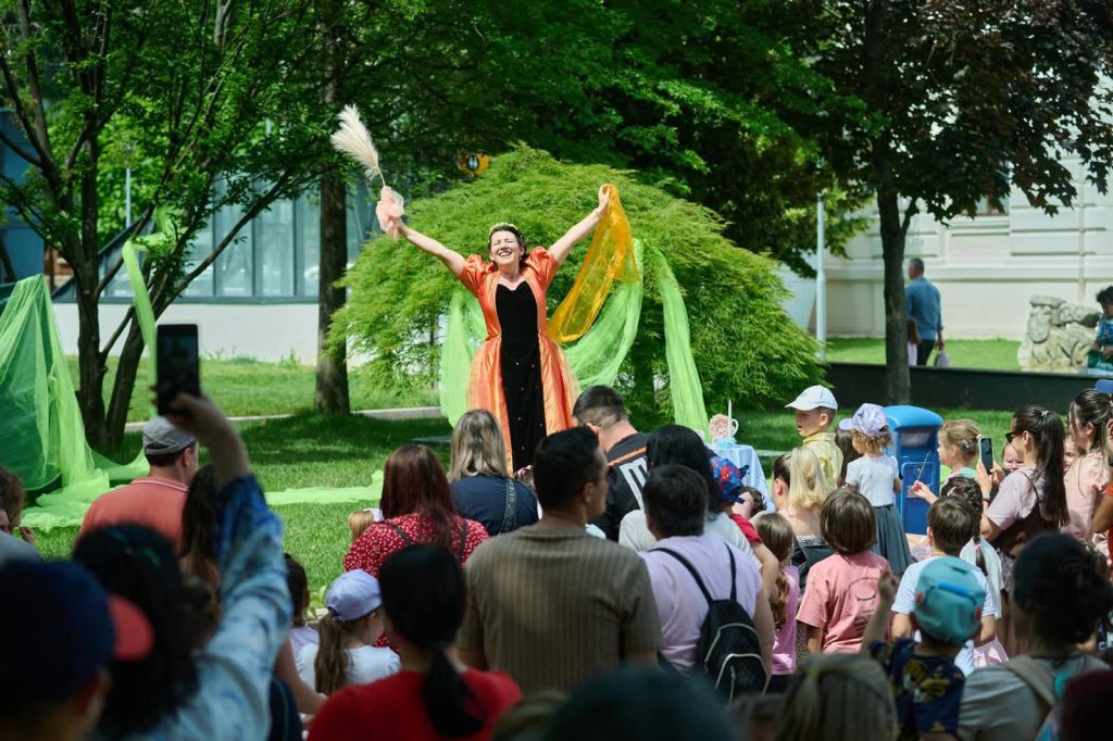 Festivalul Internațional de Teatru în Stradă a transformat centrul orașului într-o scenă vibrantă