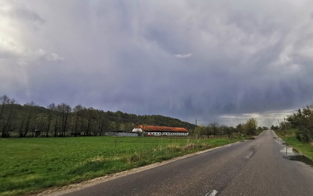 Ploi torențiale, vijelii și grindină în Moldova și Muntenia. ANM a emis cod galben