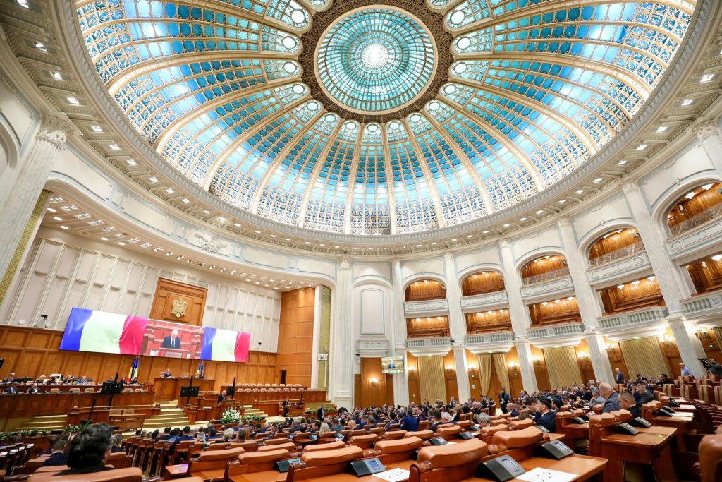 Cum au votat partidele după căderea Guvernului Bolojan. Teoria, practica și surprizele