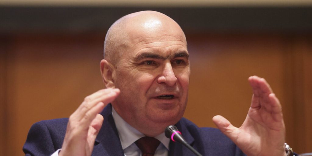 Bolojan și-a strâns lucrurile de la Palatul Victoria. Premierul demis și premierul desemnat, față în față luni