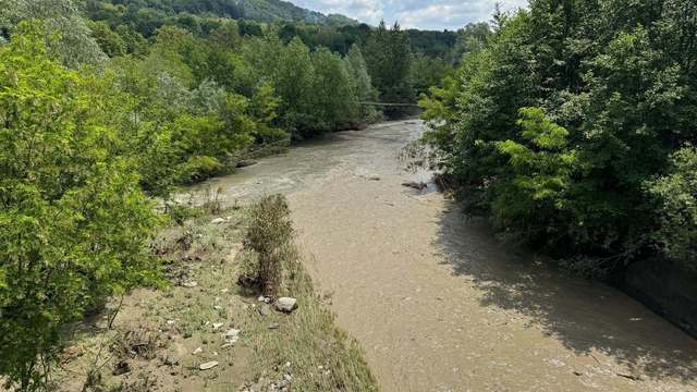 Apele Române anunţă că în 7 staţii de monitorizare nivelul precipitaţiilor a depăşit 50 de litri pe metrul pătrat. Pe râul Miletin, în judeţul Botoşani, a fost depăşită cota de atenţie - VIDEO
