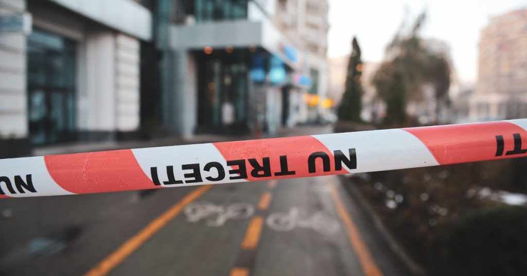 Atac armat în Hunedoara! Un bărbat a fost reținut de polițiști, după ce a tras cu arma asupra fostei iubite și a familiei acesteia