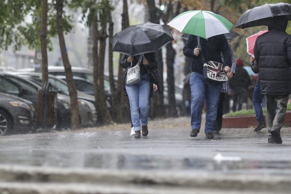 Alertă meteo pentru București. Un cod galben de vijelii intră în scurt timp în vigoare